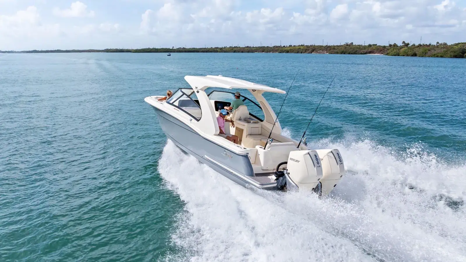 Scout 288 Dorado underway